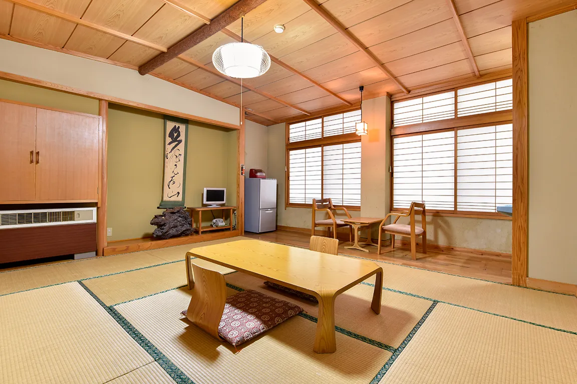 和室8畳（トイレ共同）